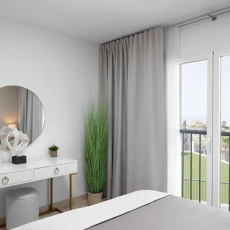 Apartament Lovely Two Bedroom With Panoramic Sea Views