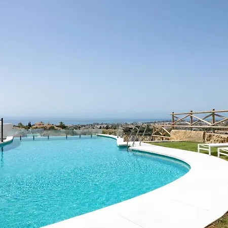 Lovely Two Bedroom With Panoramic Sea Views *