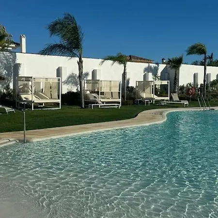 Lovely Two Bedroom With Panoramic Sea Views Apartament