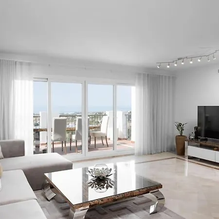 Lovely Two Bedroom With Panoramic Sea Views Apartment *